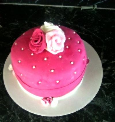 pink coconut buttercream cake with rasberry's - Cake by Chantal