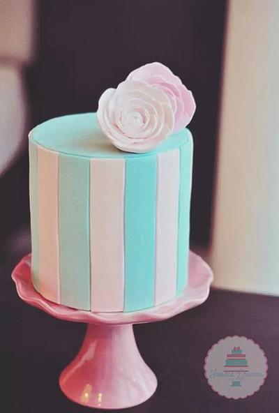 chic - Cake by Frosted Dreams 