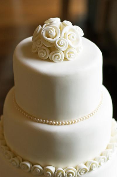 Simple but Elegant! - Cake by Glenys Talbot