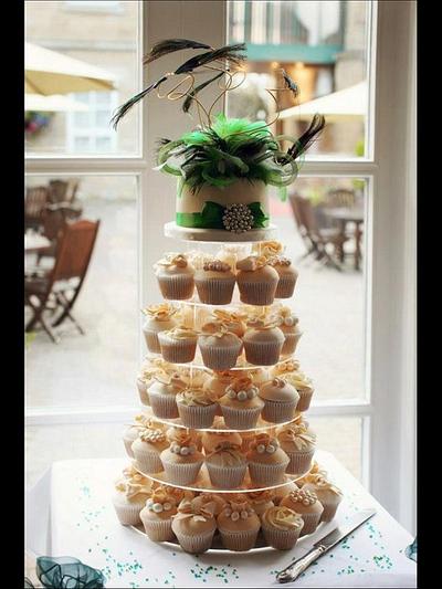 Cream and emerald green cupcake tower - Cake by Lianne