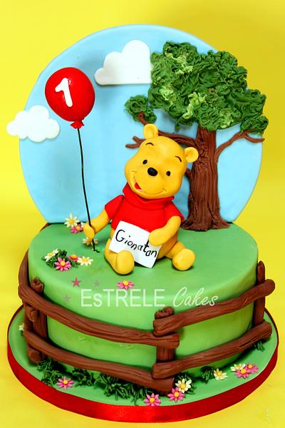 Winnie the Pooh - Cake by Estrele Cakes 