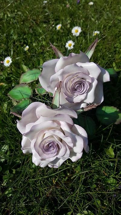 Lavender Roses - Cake by StyledSugar