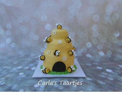 Bee Cake - Cake by Carla 