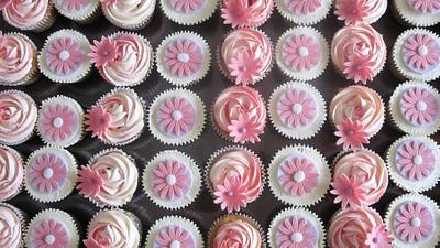 Daisy cupcakes - Cake by Bakedincakedout