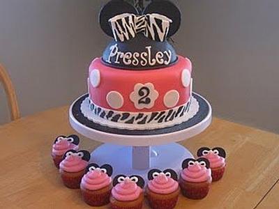 Minnie Mouse Birthday Cake with Matching Cupcakes - Cake by Becky Pendergraft