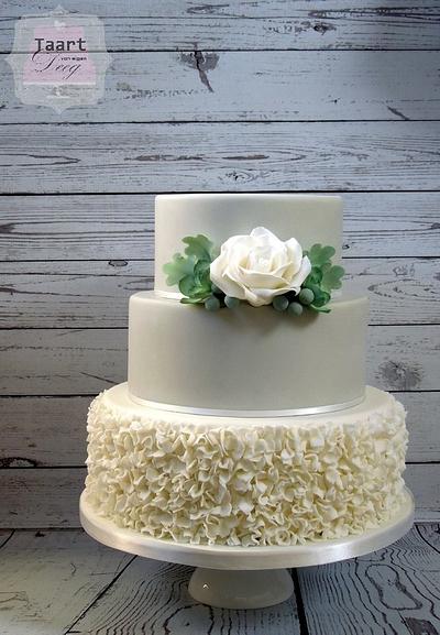 Winter Wedding Cake  - Cake by Taart van eigen Deeg
