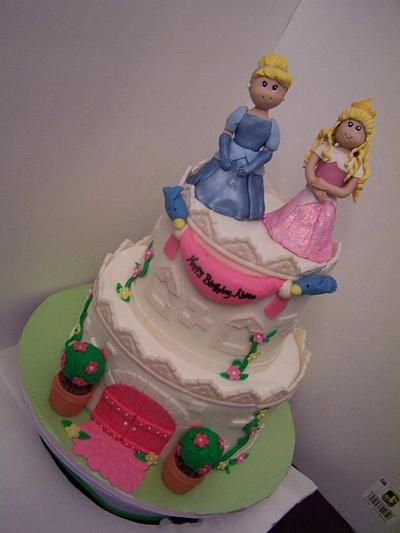 Princess Castle - Cake by Valley Kool Cakes (well half of it~Tara)