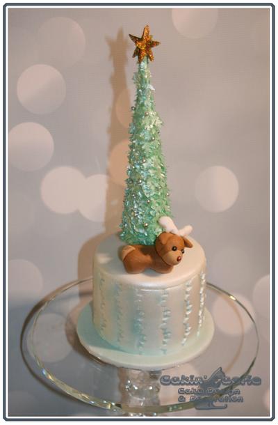 Tree and Reindeer - Cake by Suzanne Readman - Cakin' Faerie