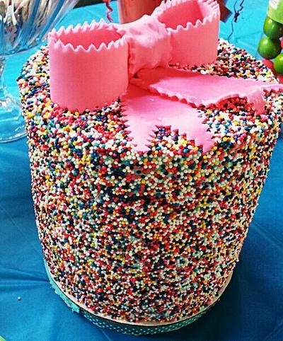 10,000 sprinkles - Cake by SugarFix