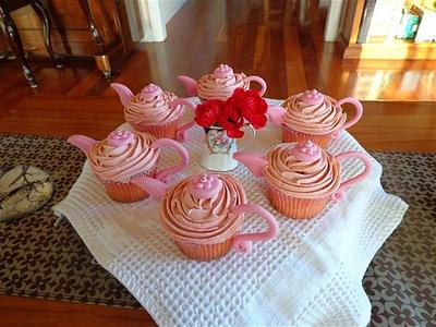 Macy's little teapots - Cake by AlphacakesbyLoan 
