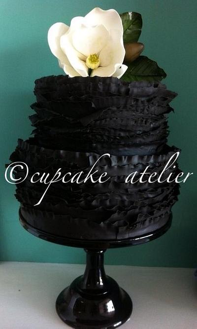 Magnolia & black ruffle cake - Cake by Christie