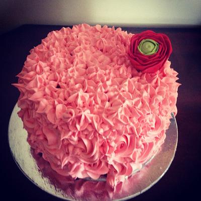 Flowers and buttercream  - Cake by Ifrah