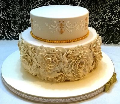 Romantic Golden wedding anniversary - Cake by Silvia Caballero