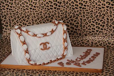 3D Chanel Purse Cake - Cake by THE CAKE PROJECT MADRID