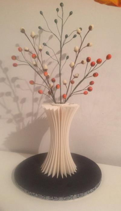 Pastillage vase - Cake by Lynnsmith