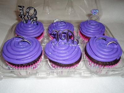 Wedding cupcakes - Cake by Kim Leatherwood
