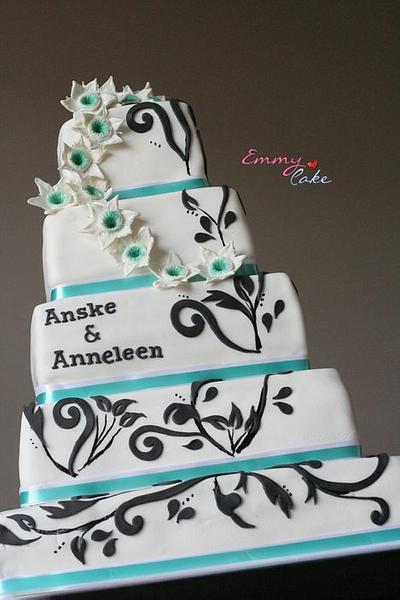 White wedding cake with turqouise and black details - Cake by Emmy 