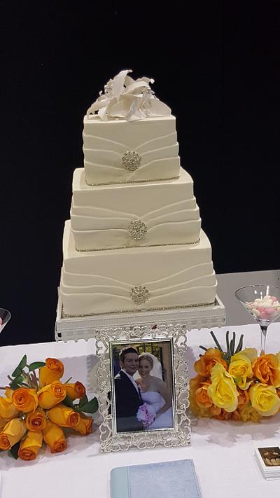 Elegant Wedding  - Cake by Vicky