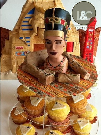 Nefertiti topper - Birthday party - Cake by Laura