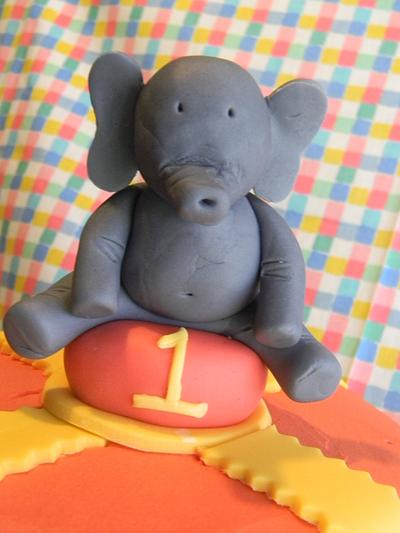 Fondant Elephant - Cake by LadyCakes