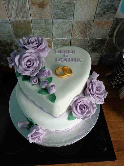 My first wedding cake - Cake by Zoe White