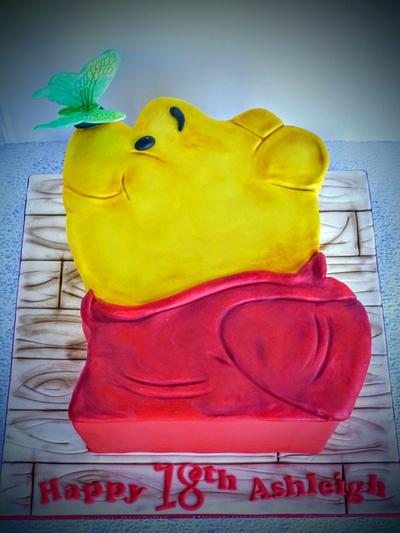 Pooh and butterfly - Cake by Hilz