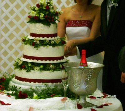 Red and White Wedding - Cake by Theresa