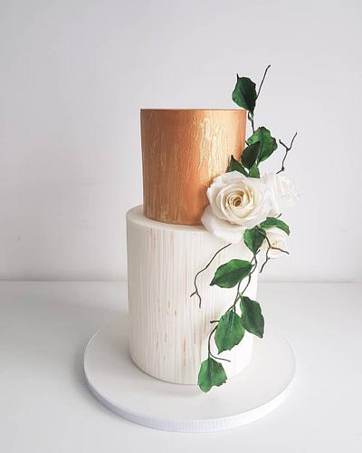 Metallics and texture - Cake by The Snowdrop Cakery