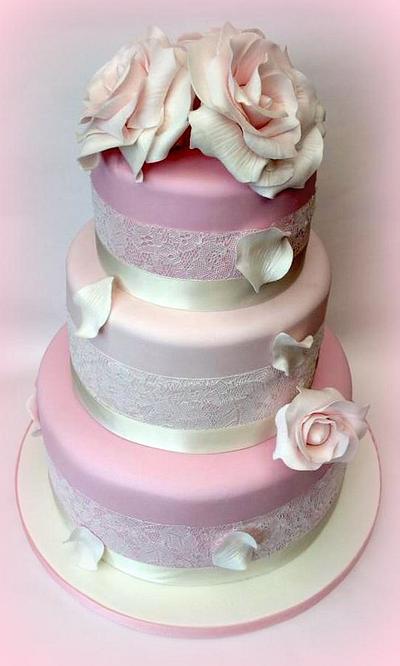 Pastel Lace & Roses - Cake by Chocomoo