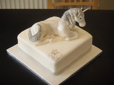 Marshmallow fondant unicorn - Cake by Karen Daniel (Chocol'art)