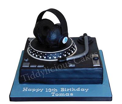 Turntable cake - Cake by Tiddy
