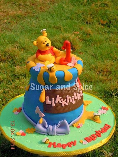 Pooh and his pot - Cake by Sugar and Spice
