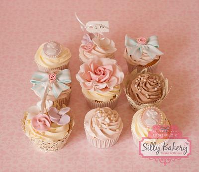 Vintage wedding cupcakes - Cake by Silly Bakery