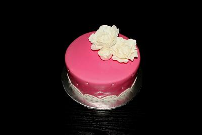 Pink and white - Cake by Rozy