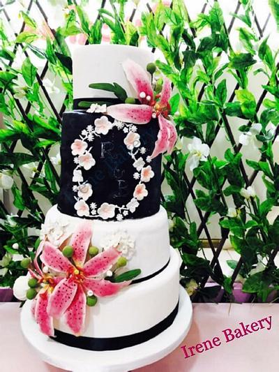 Lilium Wedding Cake - Cake by Irene Gutiérrez- Irene Bakery