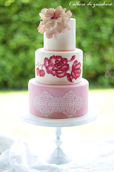 Flowers and lace - Cake by L'albero di zucchero