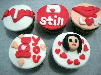 Love cupcake toppers - Cake by susana reyes