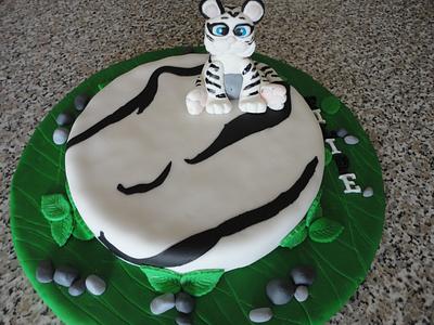 White Cat Bday cake - Cake by NicoleC.