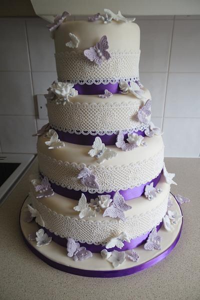 BUTTERFLIES AND CAKE LACE WEDDING  - Cake by Tinascupcakes