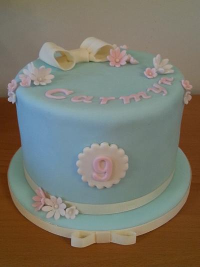 a little vintage cake  - Cake by White Cherry Cakes