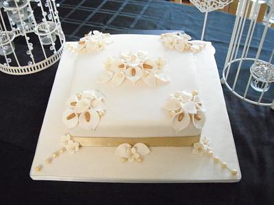Ivory & Gold  - Cake by Vanessa Platt  ... Ness's Cupcakes Stoke on Trent