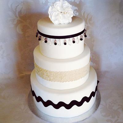 Simple, striking black and white - Cake by cakeandwhimsy