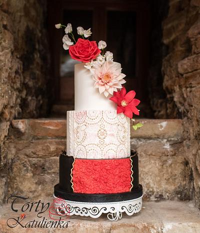 Wedding Cake with sugar flowers - Cake by Torty Katulienka