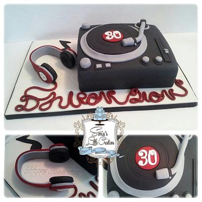 Turntable - Cake by Sonias Little Creations