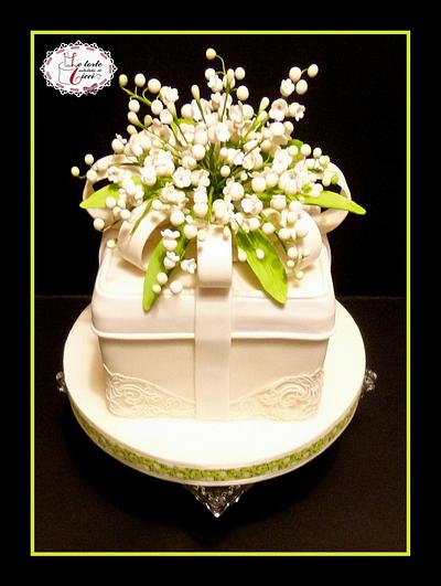 Lovely box with lilies of valley - Cake by "Le torte artistiche di Cicci"