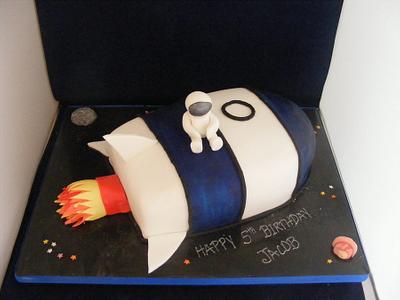 In Outer space  - Cake by Julie Paris