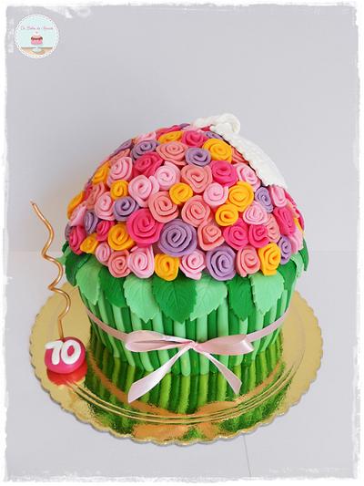 Flower Bouquet Cake - Cake by Ana Crachat Cake Designer 