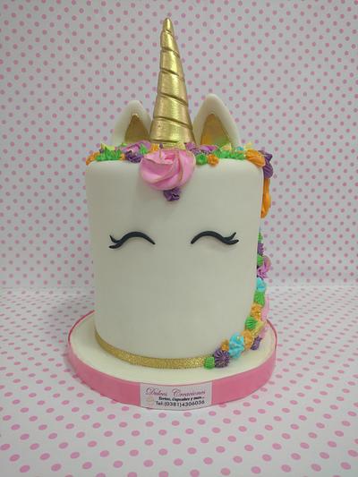 Unicorn with gold touch - Cake by Monica Lilian Batalla