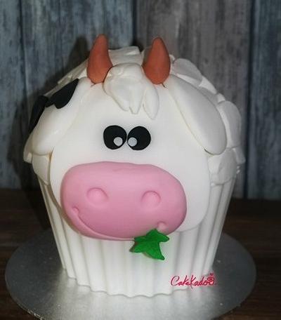 Giant cow cupcake - Cake by Cakekado