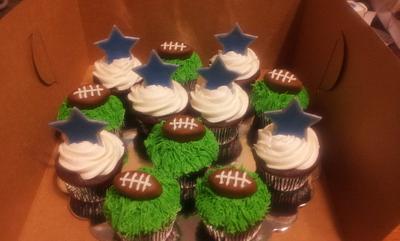 Dallas Cowboys Cupcakes - Cake by Eggsbakery